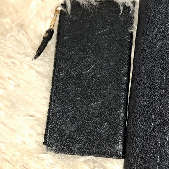 LV Wallet - Picture 14 of 14